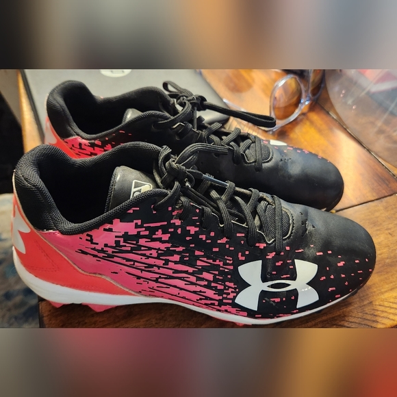 Under Armour Size 5.5Y/W7 Softall Spikes - Picture 2 of 4